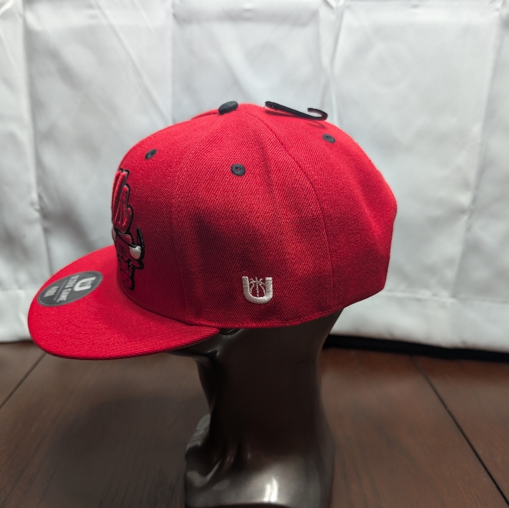 Chicago Bulls NBA Ultra Game Snapback Hat - Picture 4 of 5